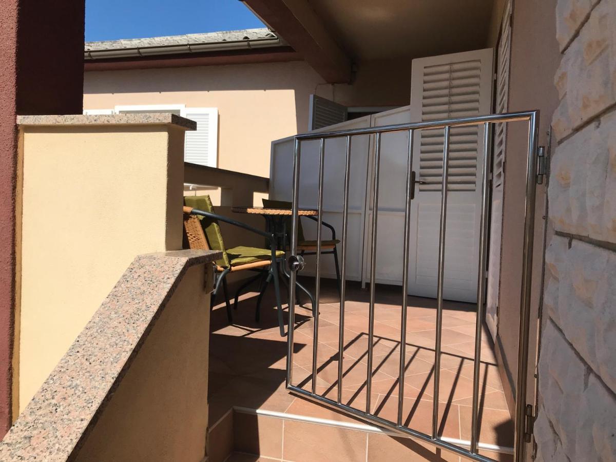 Summer Rooms Baska Bagian luar foto