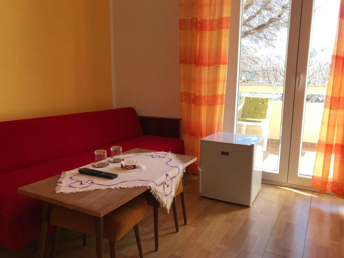 Summer Rooms Baska Bagian luar foto
